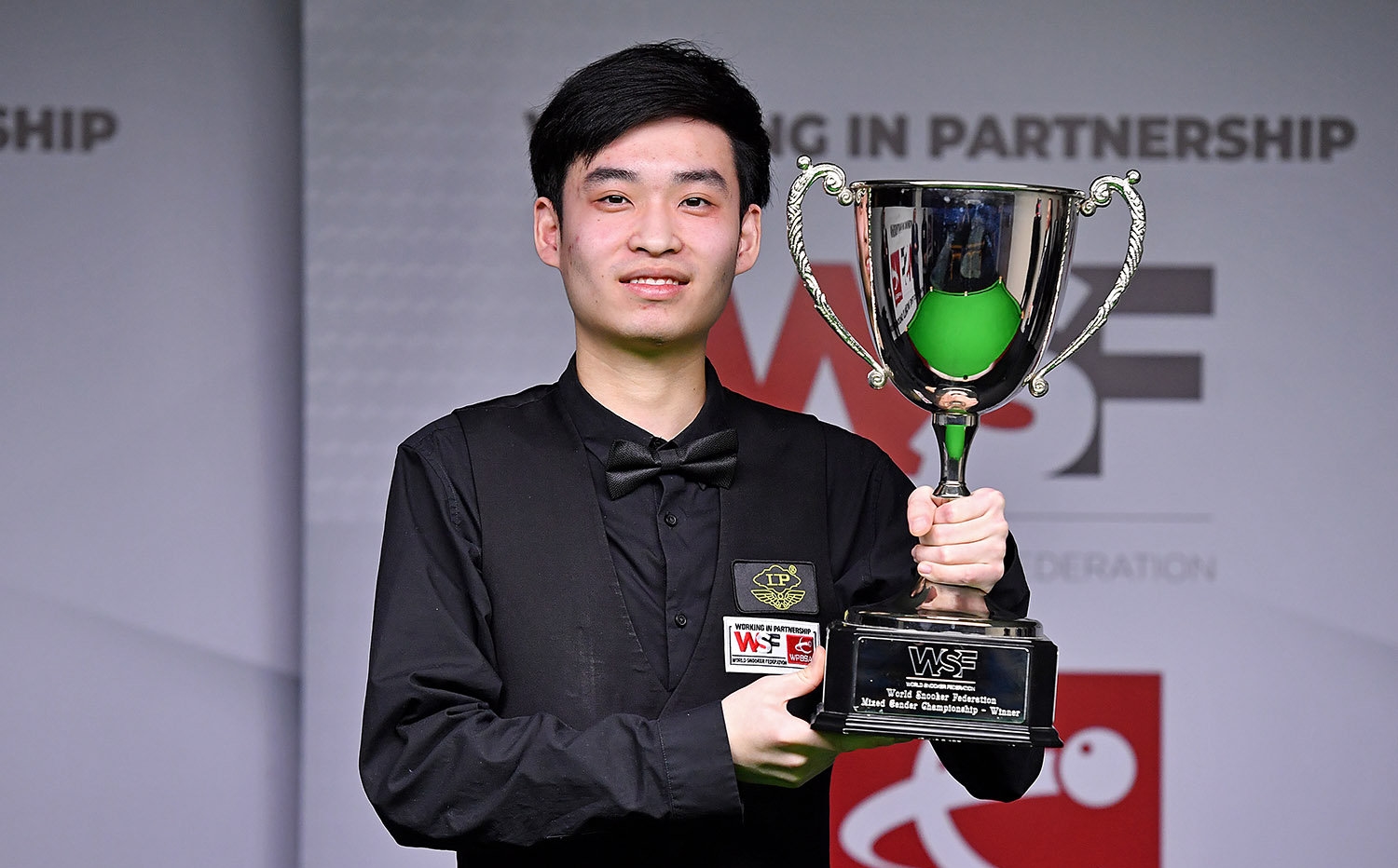 他的掌控下 他的掌控下