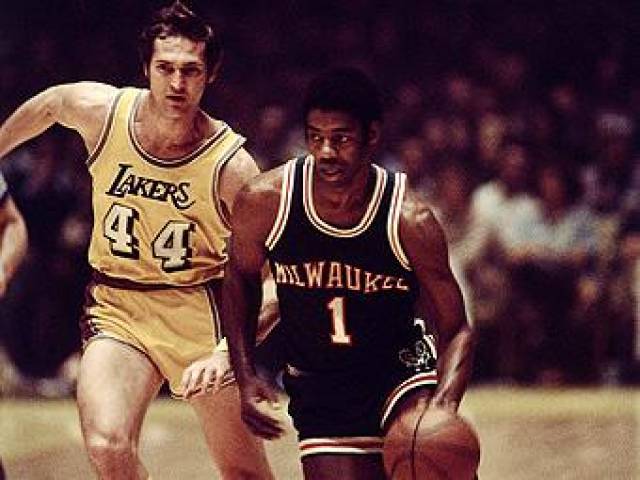 他过高的薪 他过高的薪