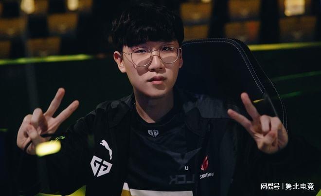 在球场上灵 在球场上灵