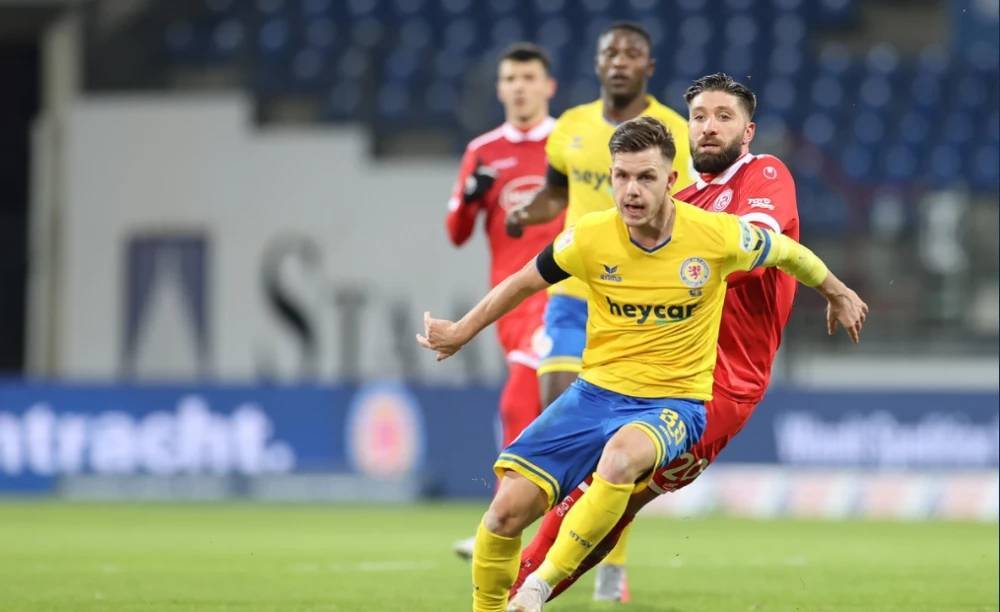 足球世界中 足球世界中